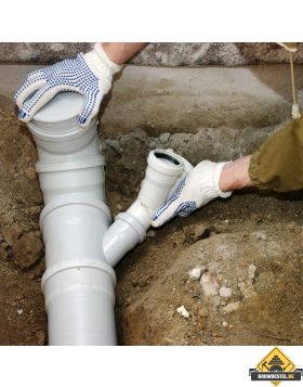 Afvoer aansluiten op de hoofdafvoer met een T-stuk