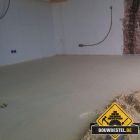 Hoe maak ik een extra grote cementdekvloer?