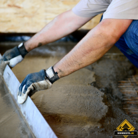 Hoe maak ik een cementdekvloer met zandcementmortel met een drijfrei / vloerentrekker?