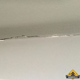 (Scheuren in) stucwerk repareren